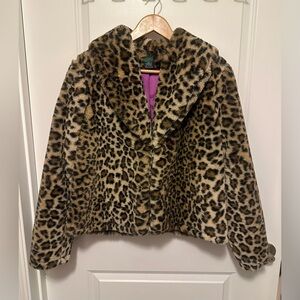 Wild Fable faux fur leopard full zip jacket. Women’s medium. Super soft.